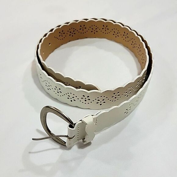 Accessories - 🖤5/$20🖤 White belt..